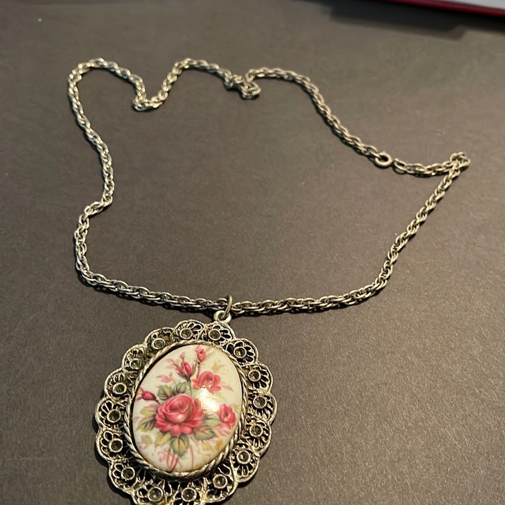 Vintage rose cameo necklace Length 13 inches